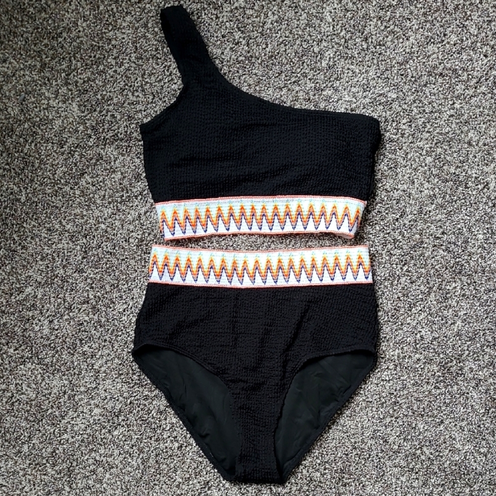 One-Shoulder Black Swimsuit with Colorful Zigzag Pattern